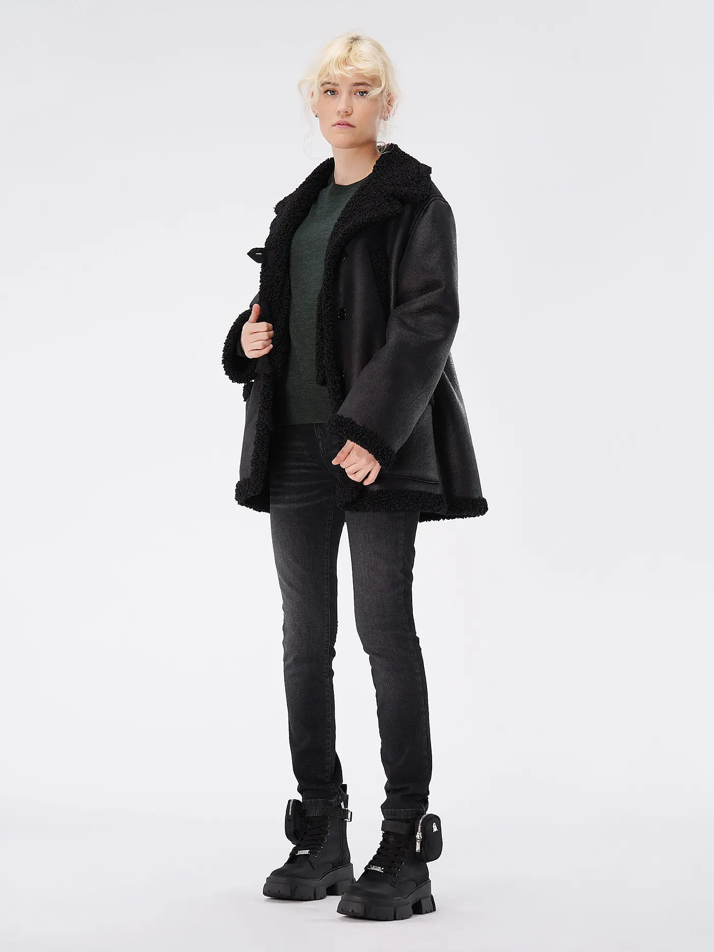A.P.C. | Kurzmantel in Lederoptik CLARA  | schwarz
