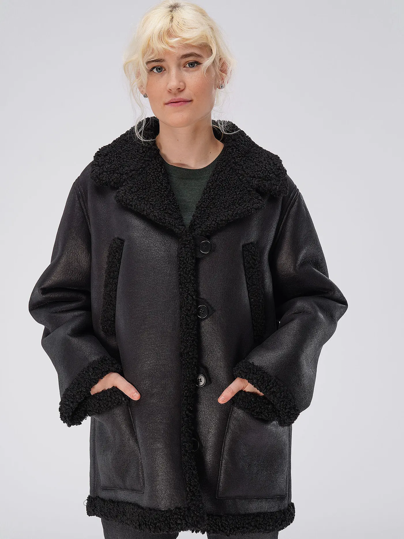 A.P.C. | Kurzmantel in Lederoptik CLARA  | schwarz