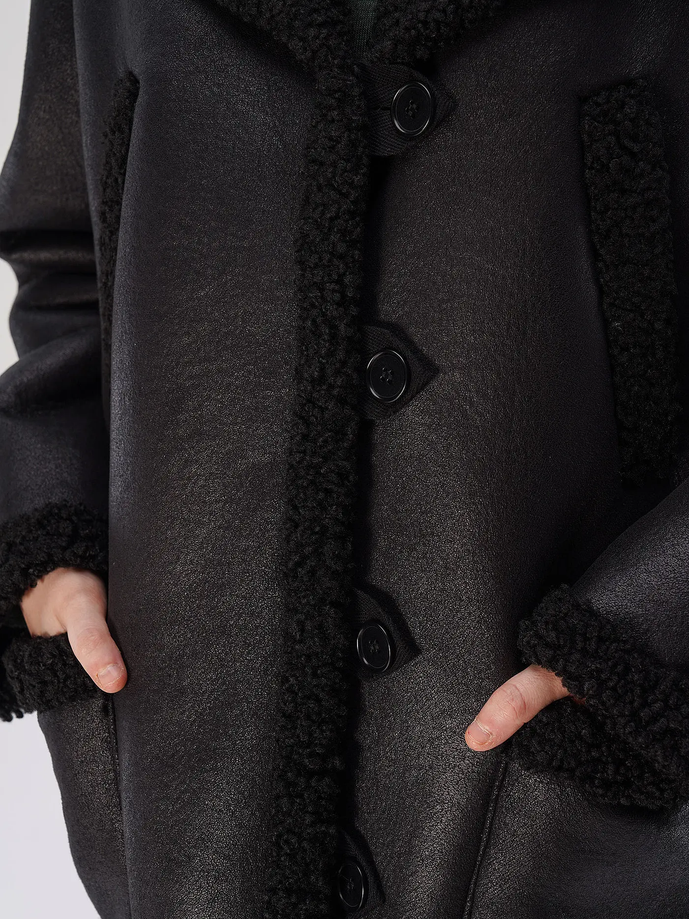 A.P.C. | Kurzmantel in Lederoptik CLARA  | schwarz