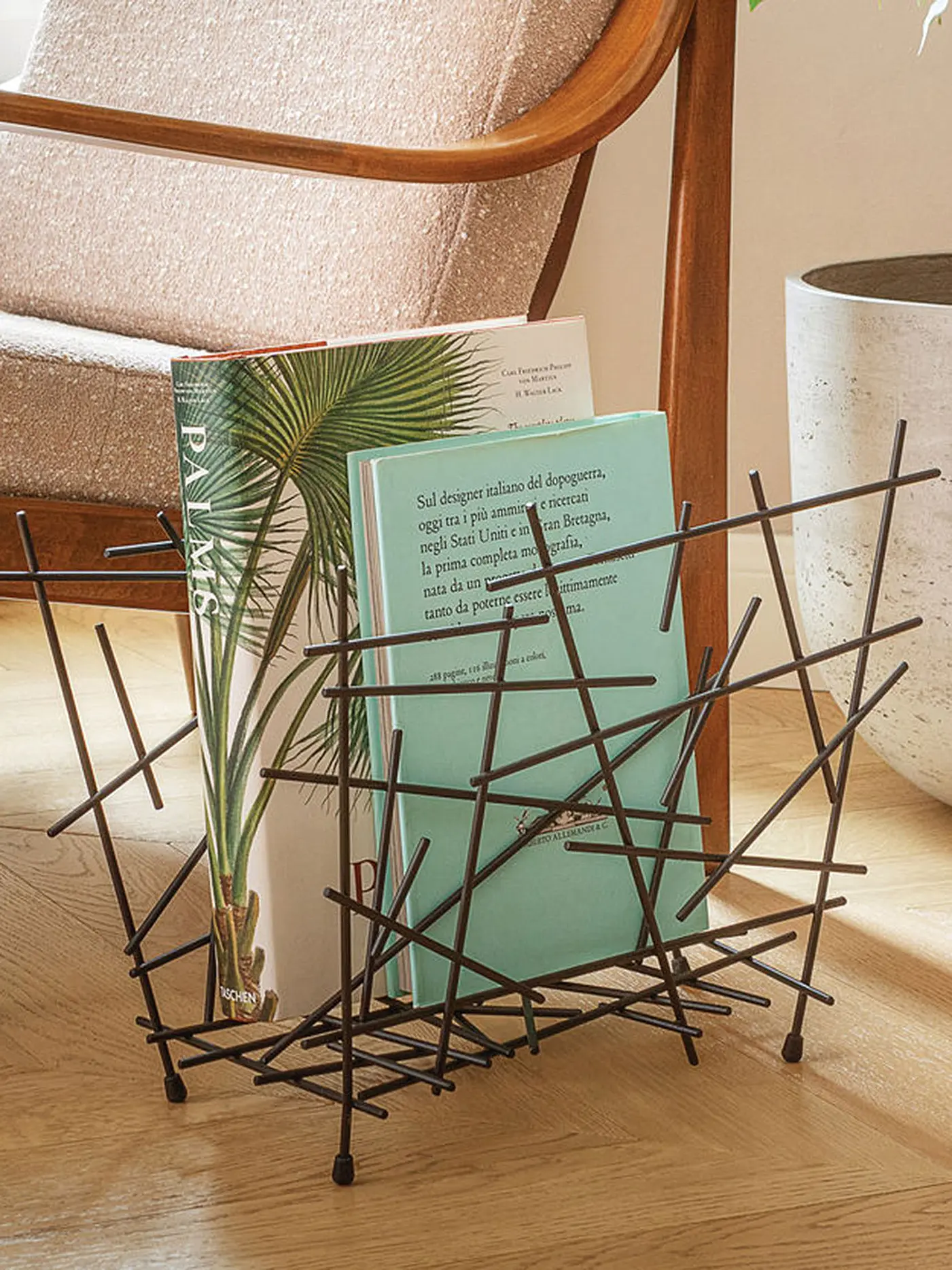 ALESSI | Zeitschriftenhalter BLOW UP | schwarz