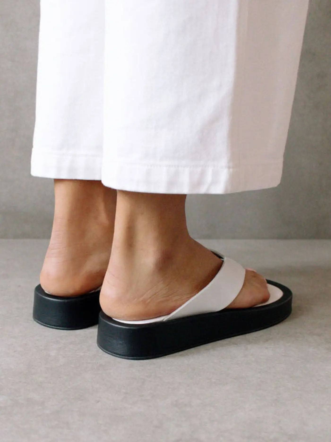 ALOHAS | Pantoletten Overcast | creme