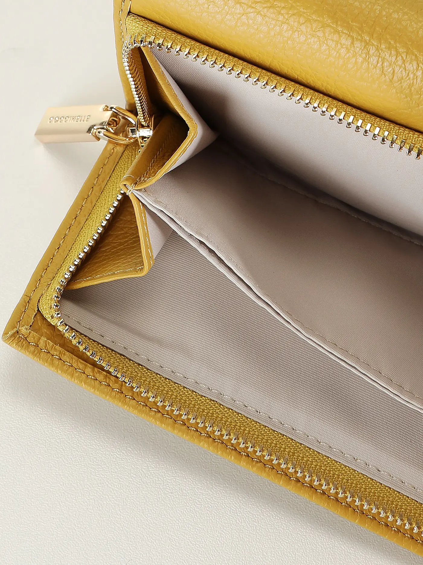 COCCINELLE | Geldbörse METALLIC SOFT | senf
