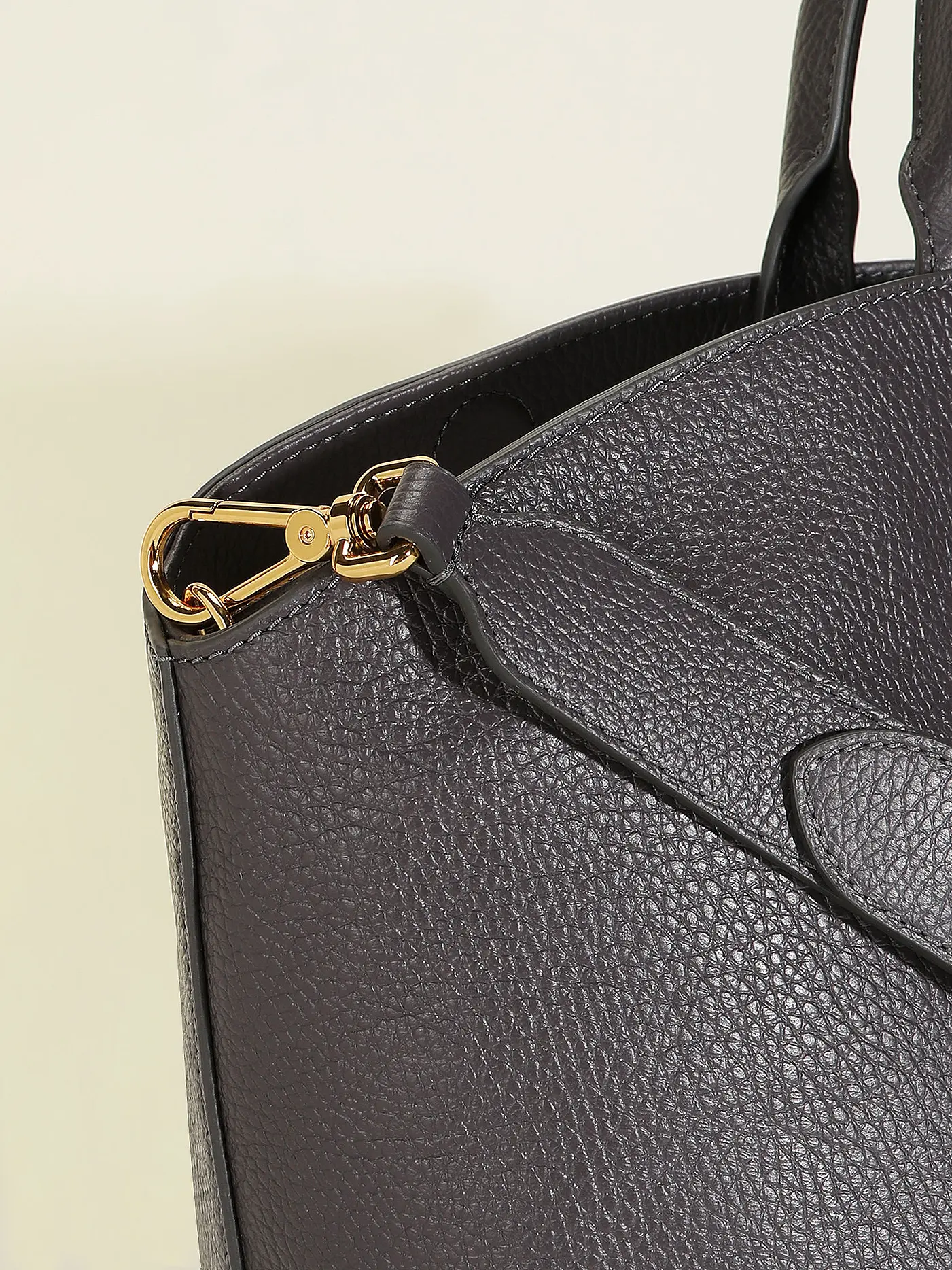 COCCINELLE | Ledertasche - Henkeltasche COCCINELLEMAGIE SOFT | grau