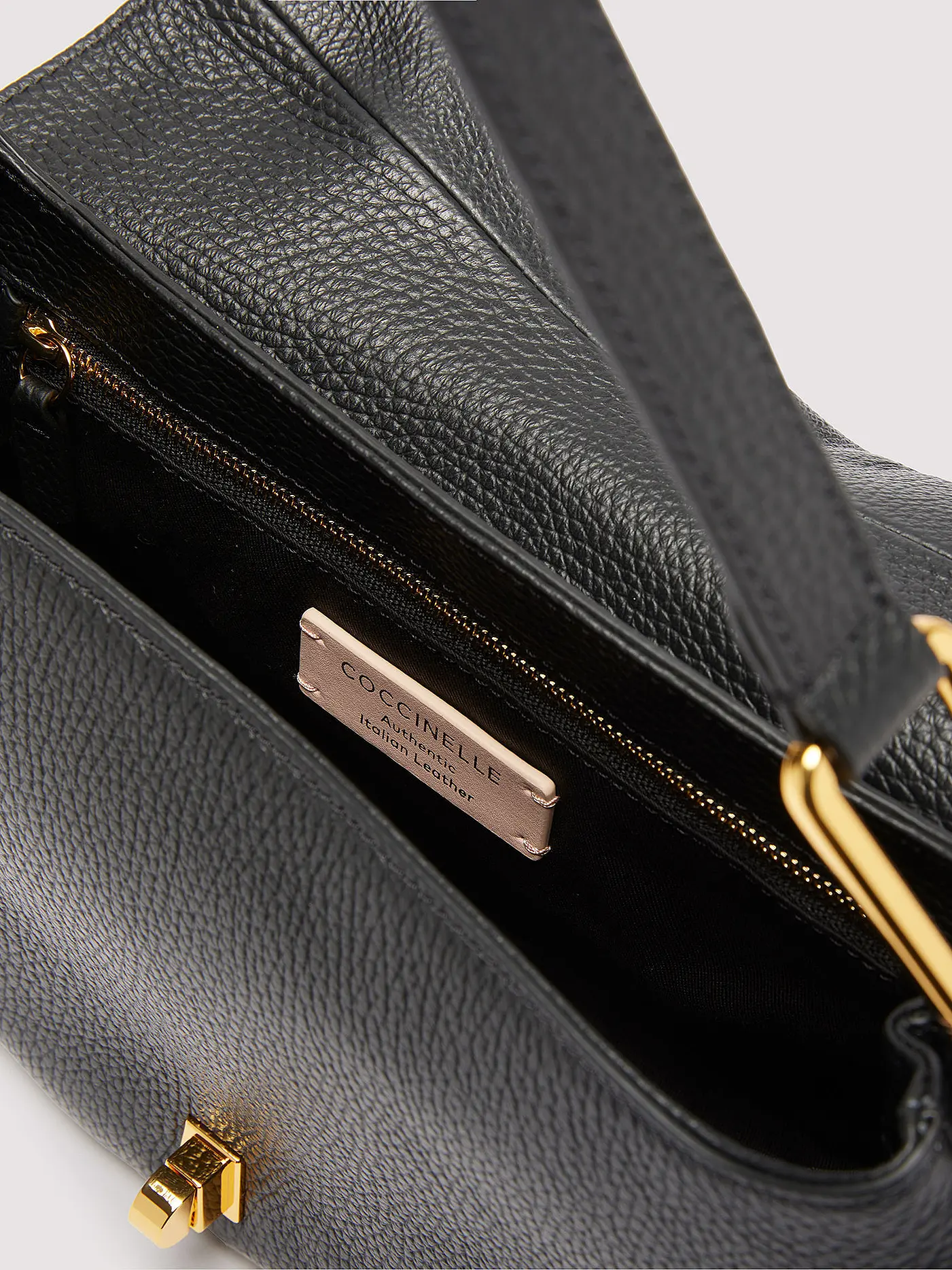 COCCINELLE | Ledertasche - Mini Bag COCCINELLEMAGIE SOFT Small | schwarz