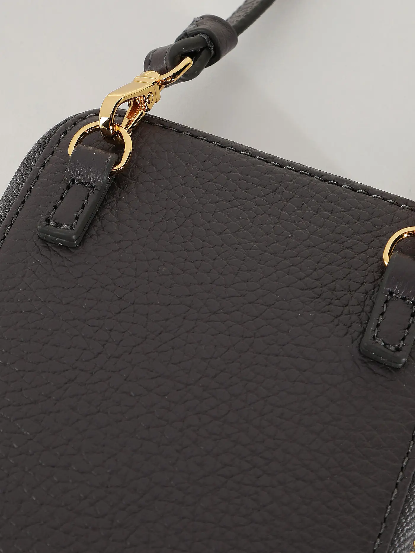 COCCINELLE | Ledertasche - Smartphone Bag FLOR | grau