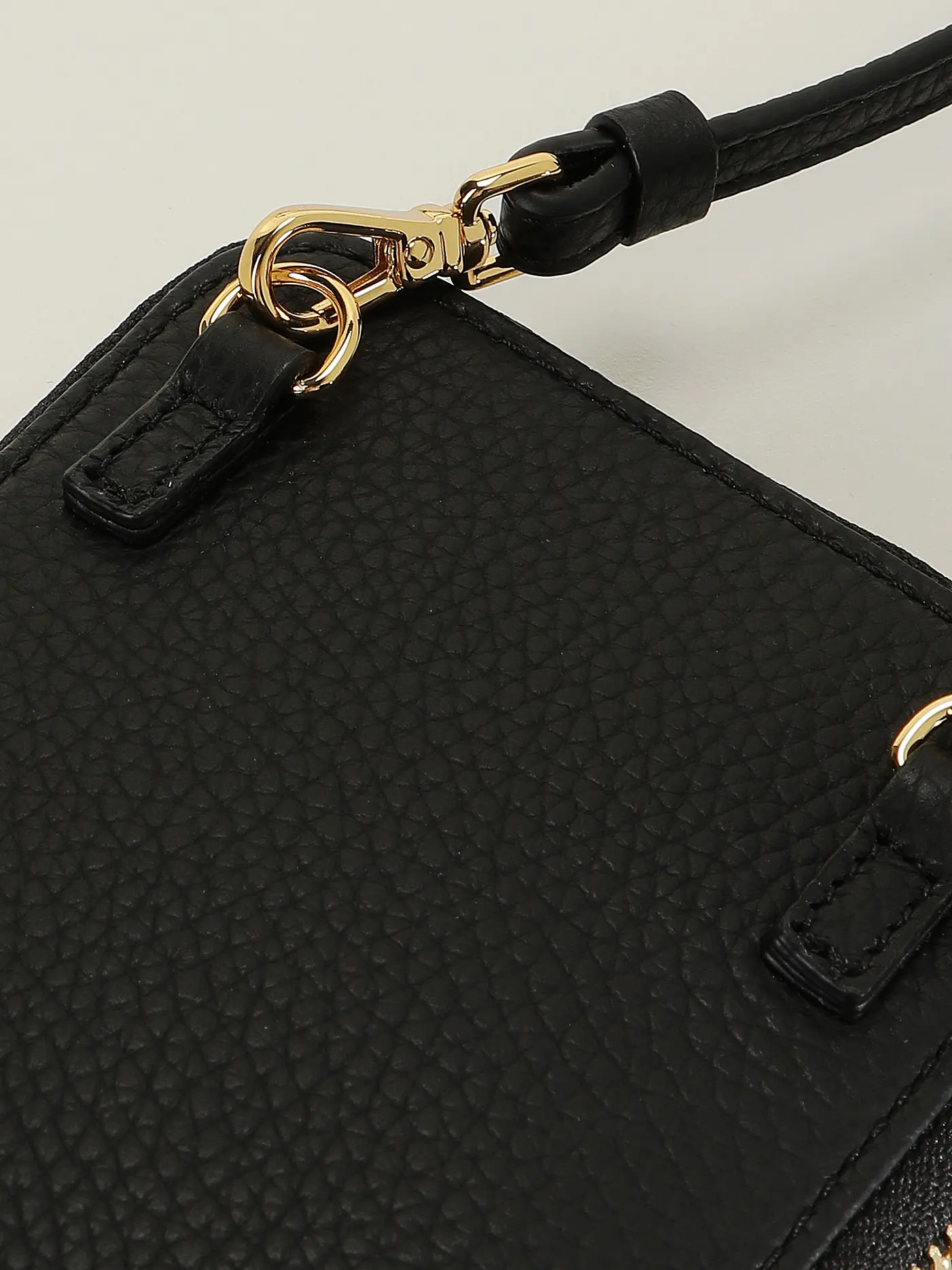 COCCINELLE | Ledertasche - Smartphone Bag FLOR | schwarz