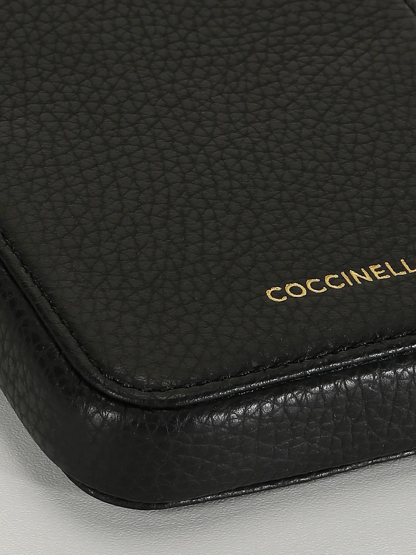 COCCINELLE | Ledertasche - Smartphone Bag FLOR | schwarz