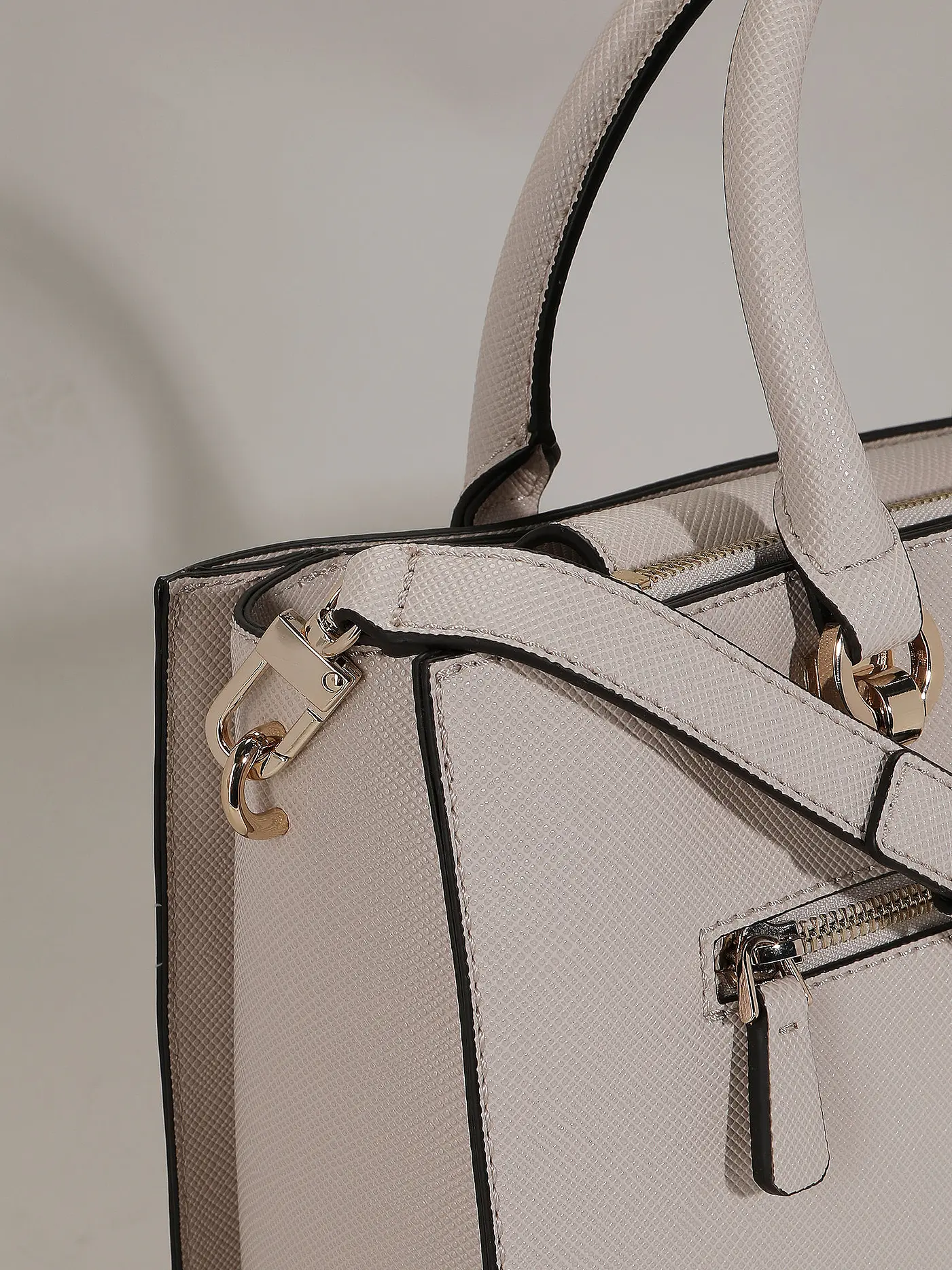 GUESS | Tasche - Henkeltasche BRYNLEE  | creme