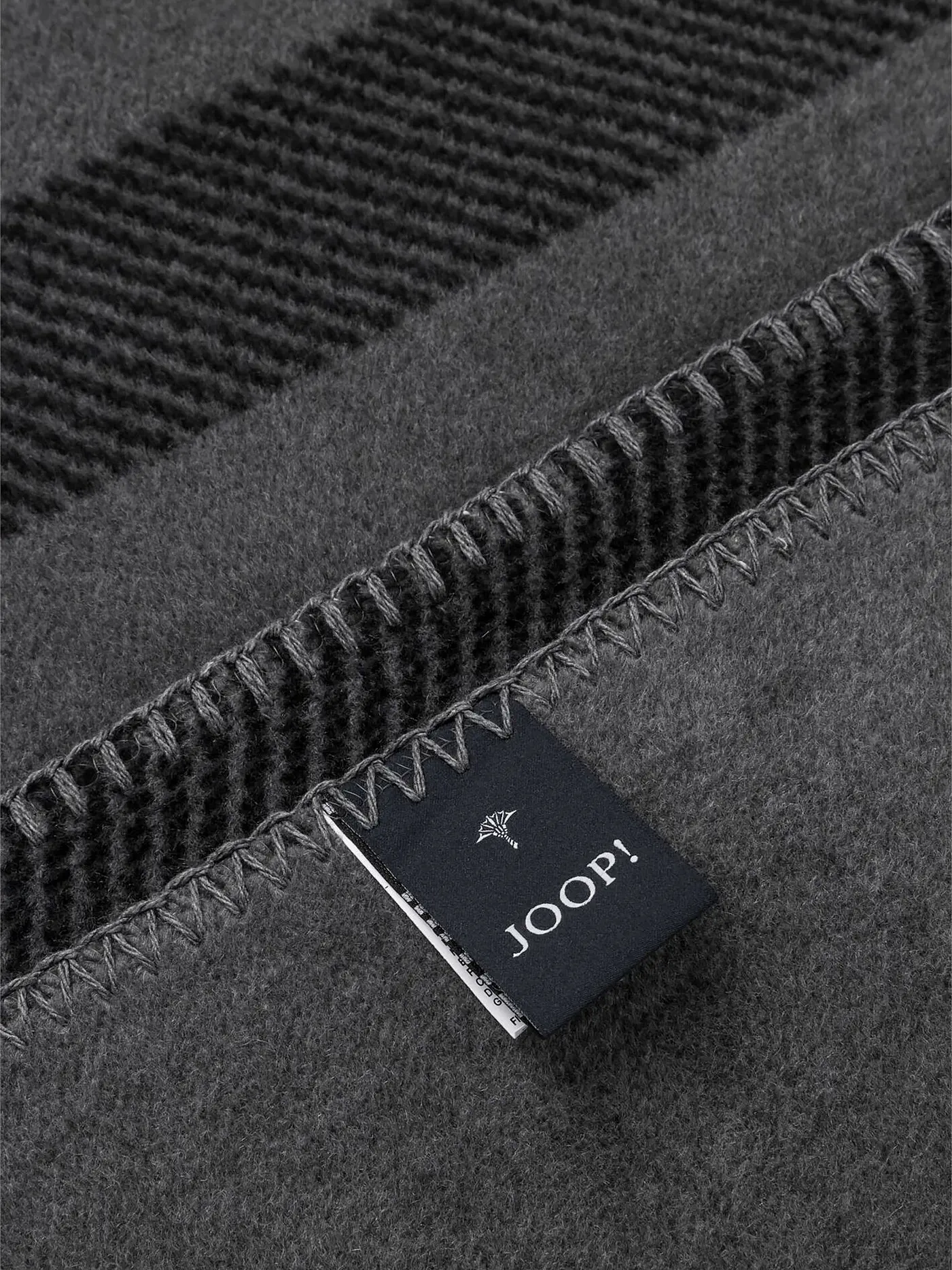 JOOP | Wohndecke SHUTTER 150x200cm Schwarz | schwarz