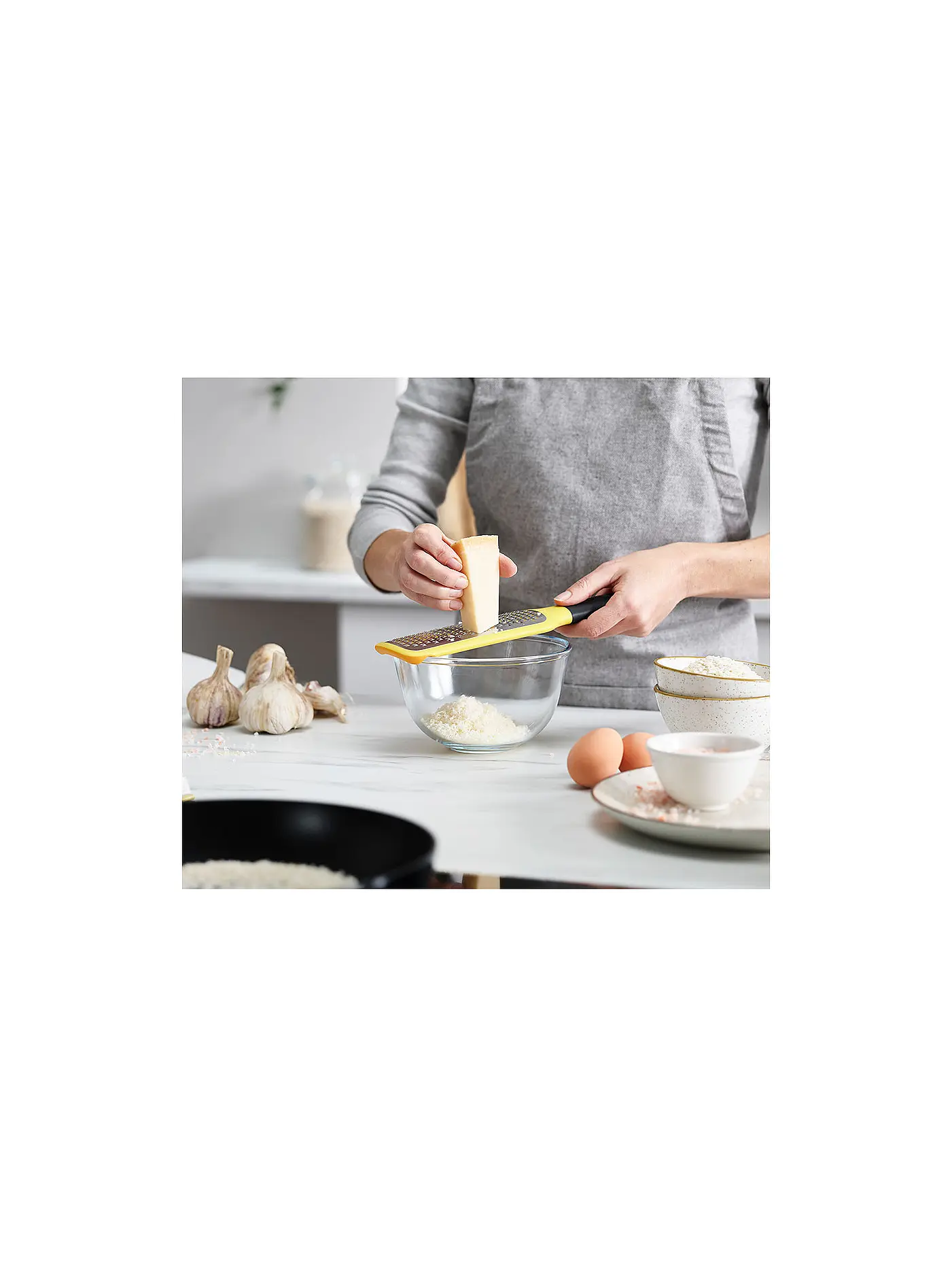 JOSEPH JOSEPH | GripGrater™ Coarse Paddle Grater Grob | gelb