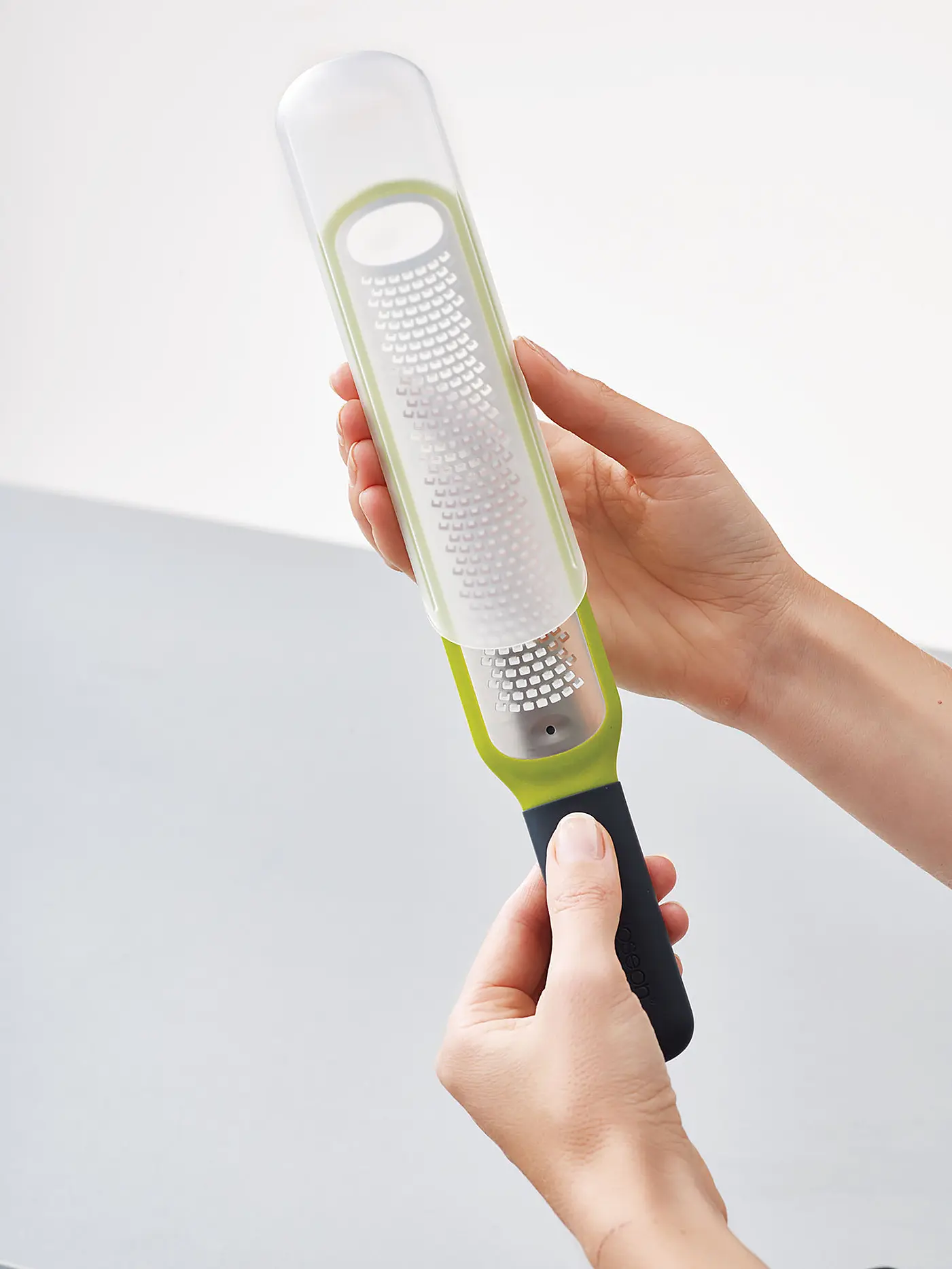 JOSEPH JOSEPH | Minireibe mit integriertem Klingenwischer Handi-Zest™  28cm | grün