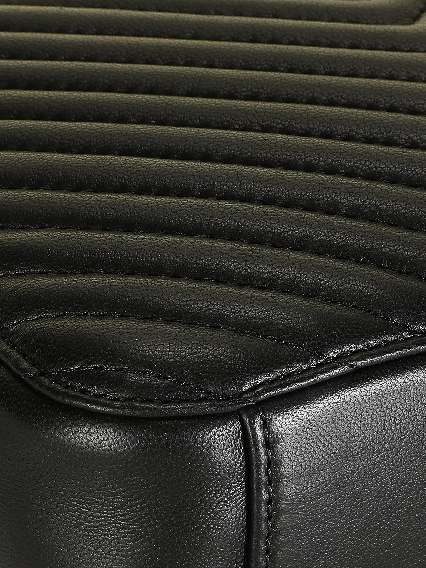 LES VISIONNAIRES | Ledertasche - Mini Bag LOLA QUILTING | schwarz