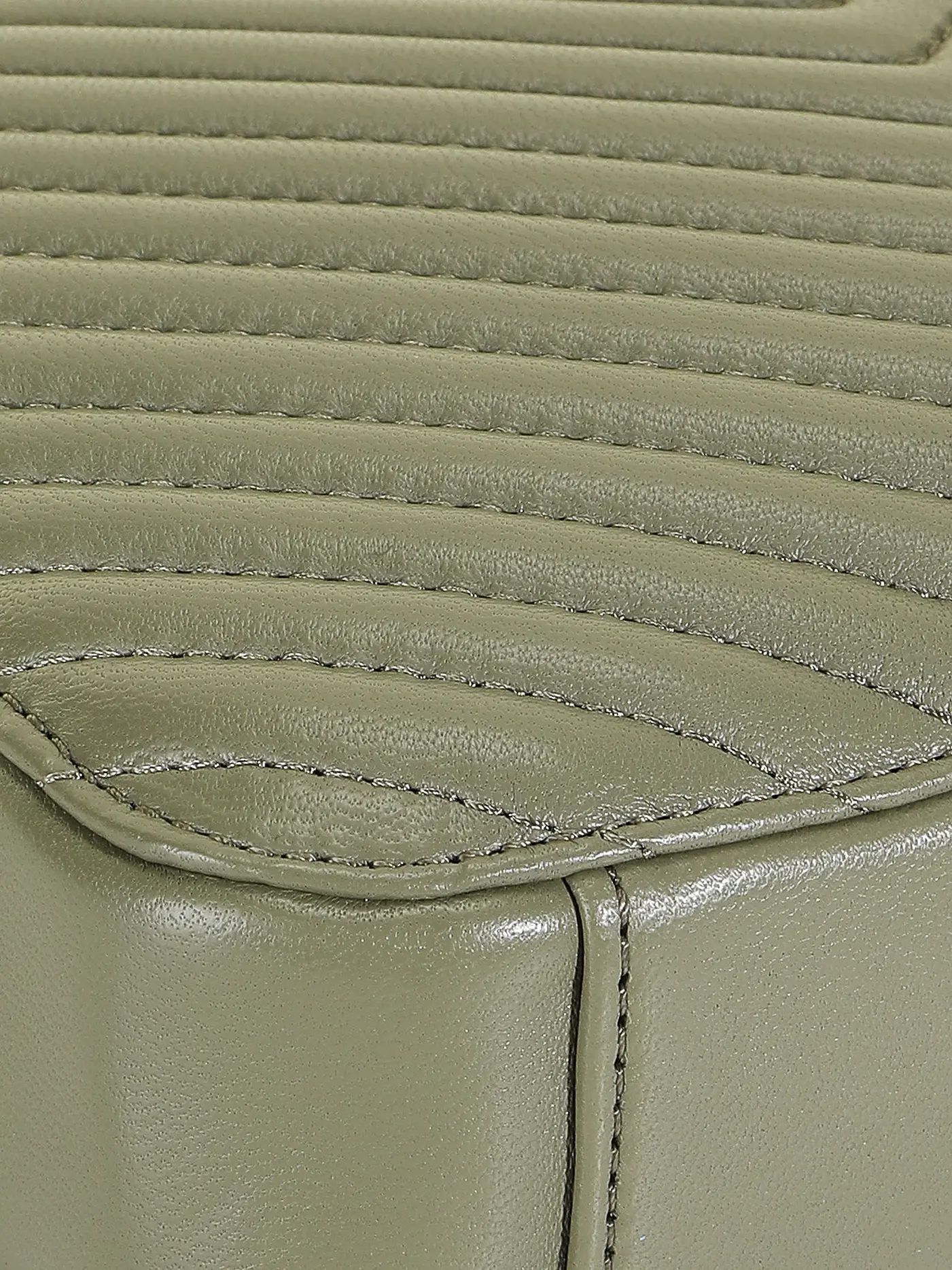 LES VISIONNAIRES | Ledertasche - Mini Bag LOLA QUILTING | dunkelgrün
