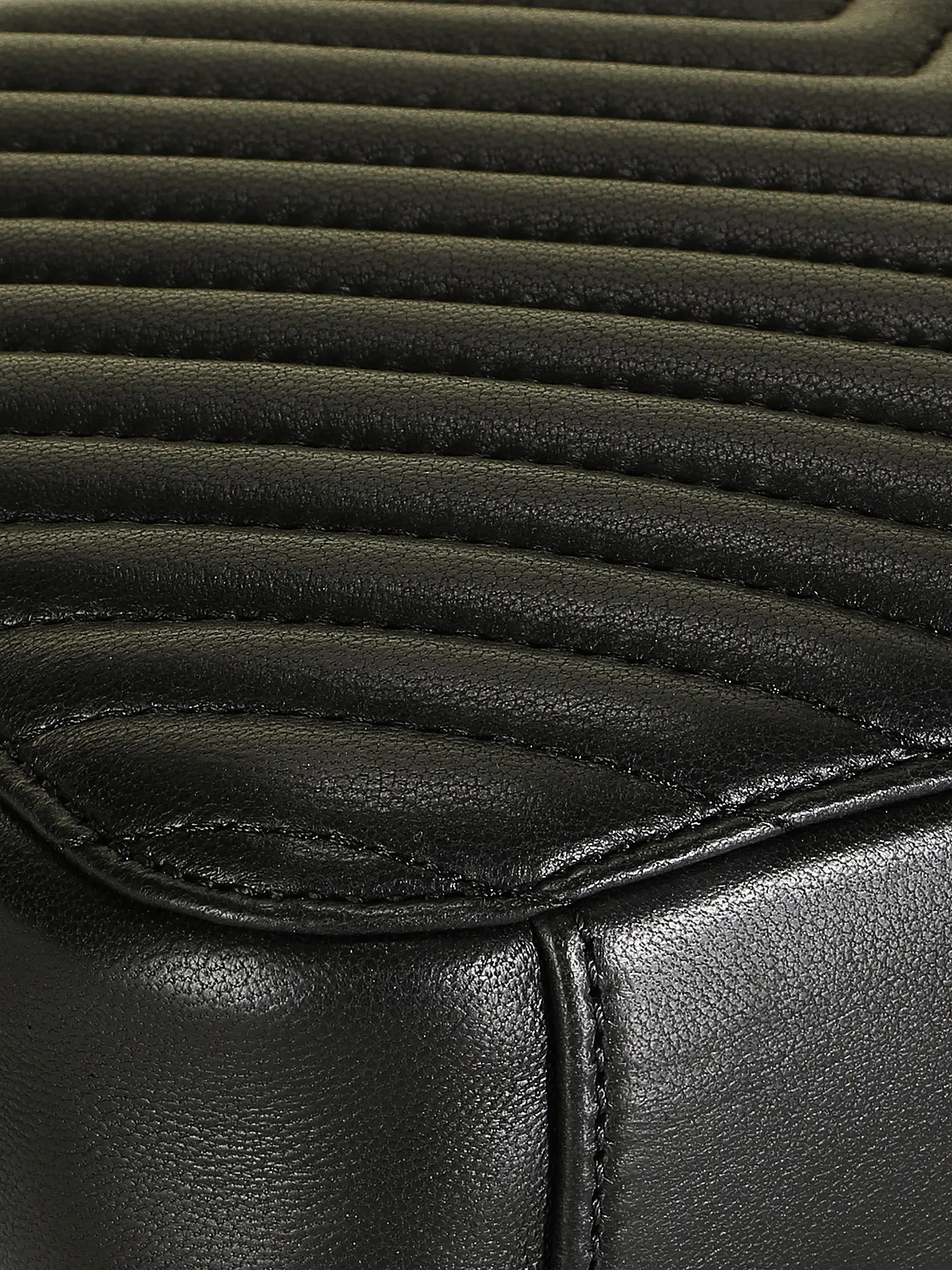 LES VISIONNAIRES | Ledertasche - Mini Bag LOLA QUILTING | schwarz