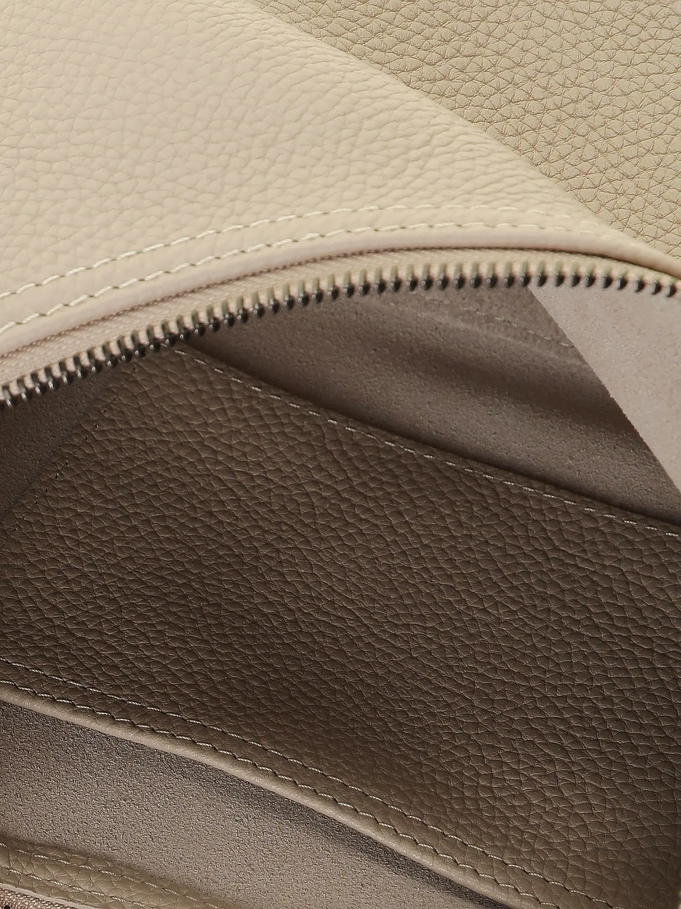 LONGCHAMP | Roseau Essential Schultertasche Medium, Argile | grau