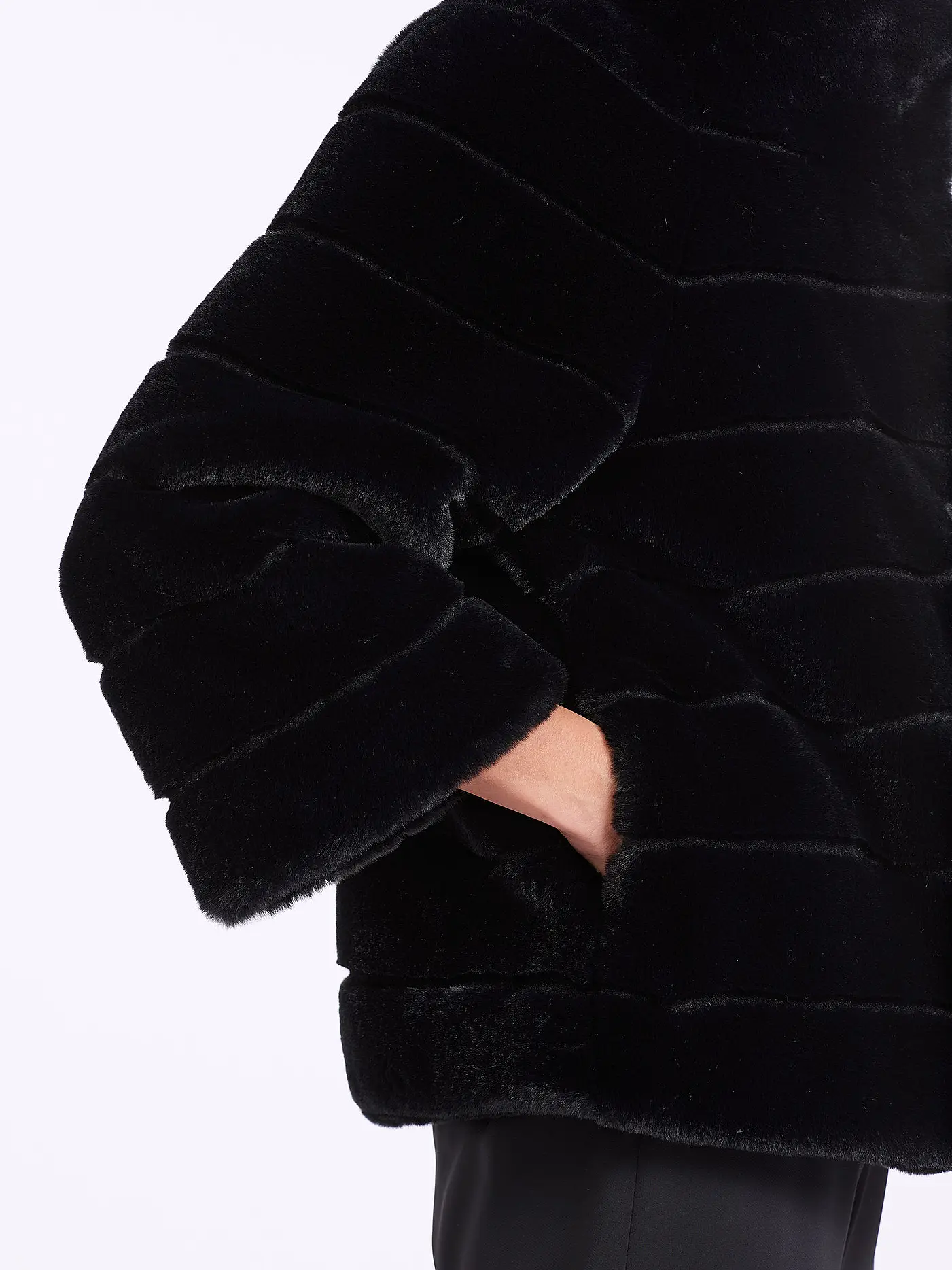 MARC CAIN | Jacke in Felloptik  | schwarz