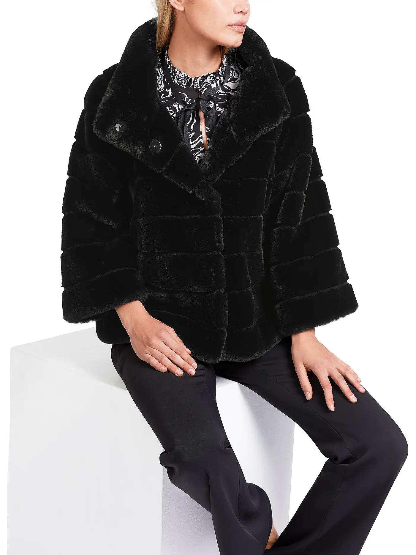 MARC CAIN | Jacke in Felloptik  | schwarz