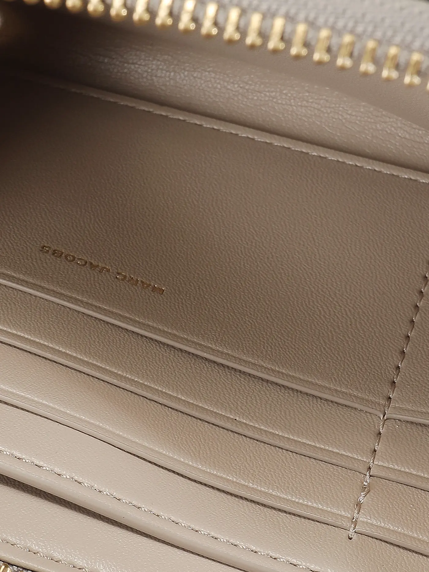 MARC JACOBS | Geldbörse THE CONTINENTAL WRISTLET | grau