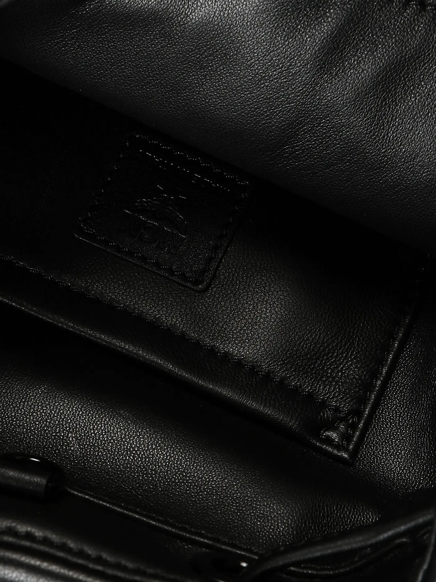 MCM | Lederrucksack TRAVIA Mini | schwarz