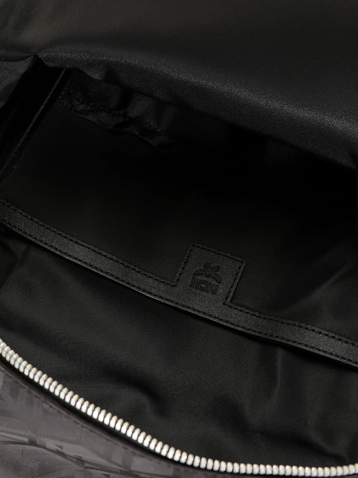 MCM | Rucksack STARK Medium | schwarz