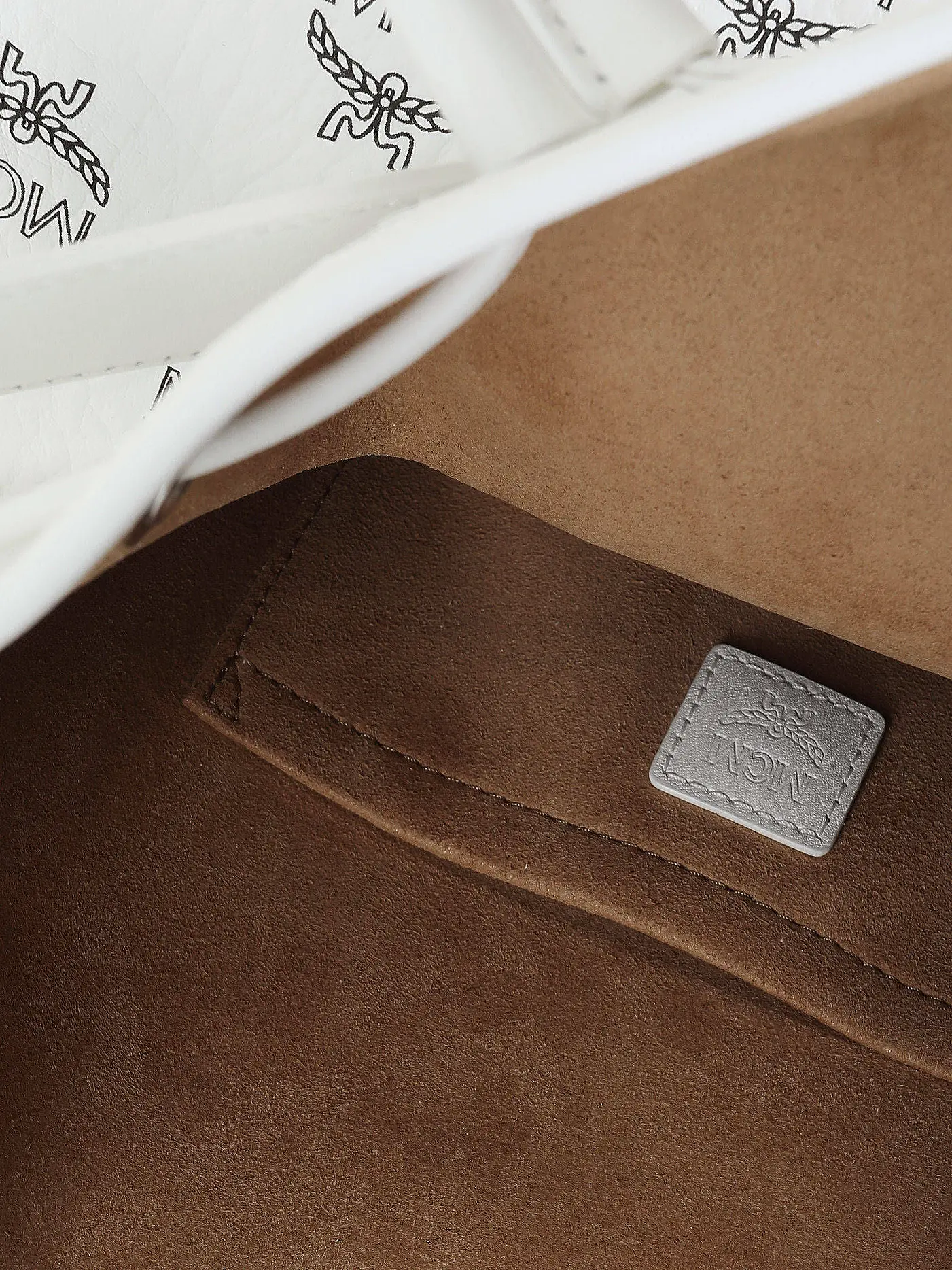 MCM | Tasche - Bucket Bag DESSAU M | weiss