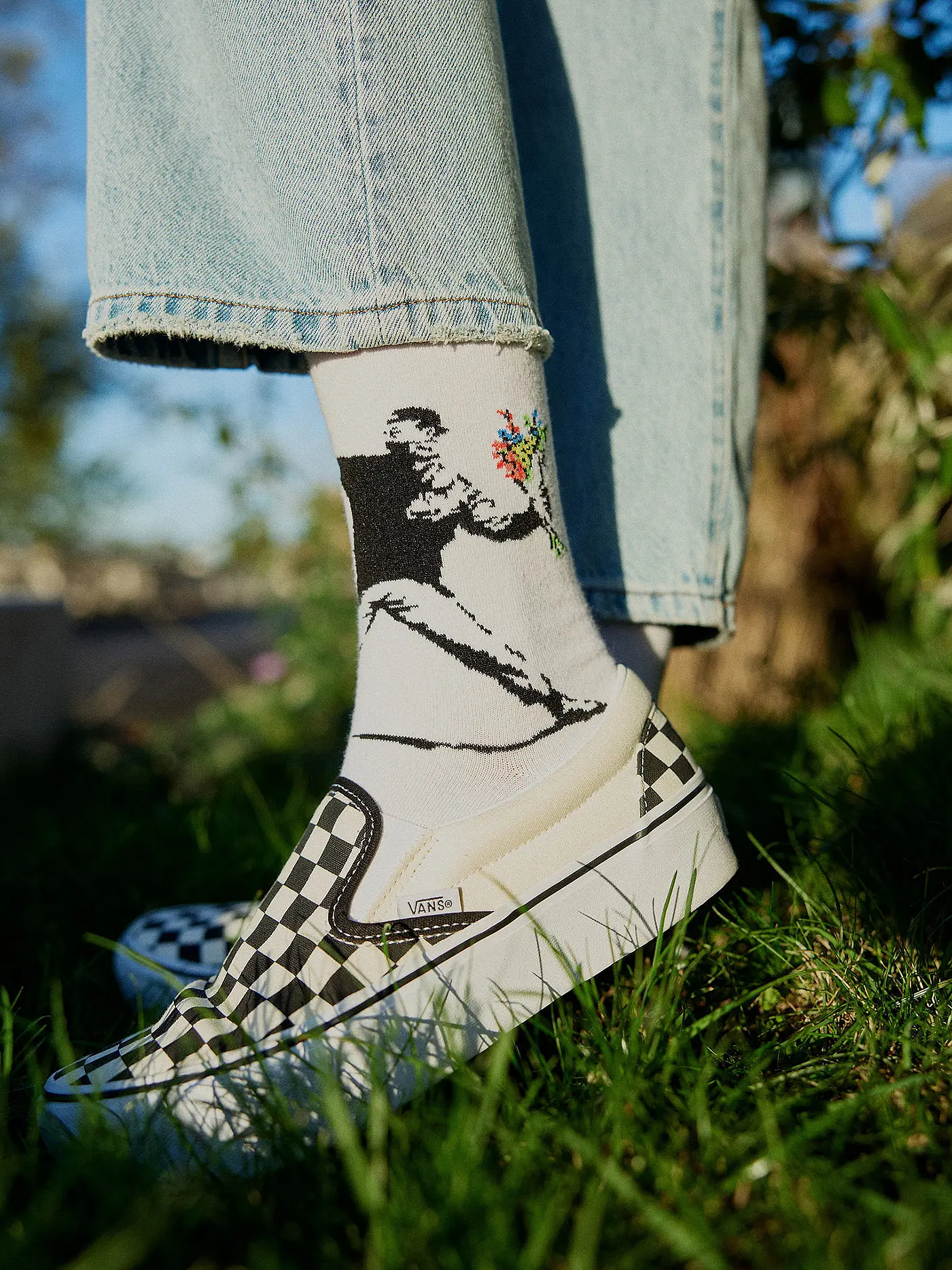 MUSEARTA | Herren Socken FLOWER BOMBER - BANKSY multi (40-46) | weiss