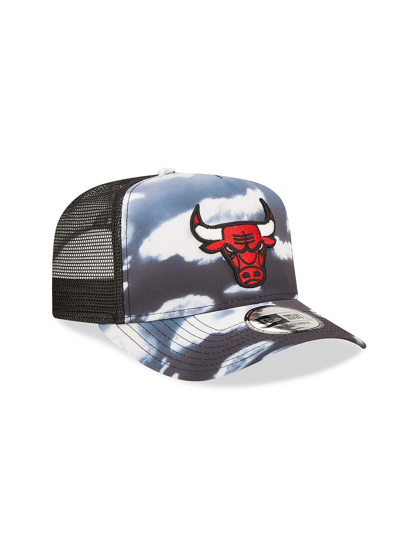 NEW ERA | Kappe CLOUD AOP TRUCKER BULLS | schwarz