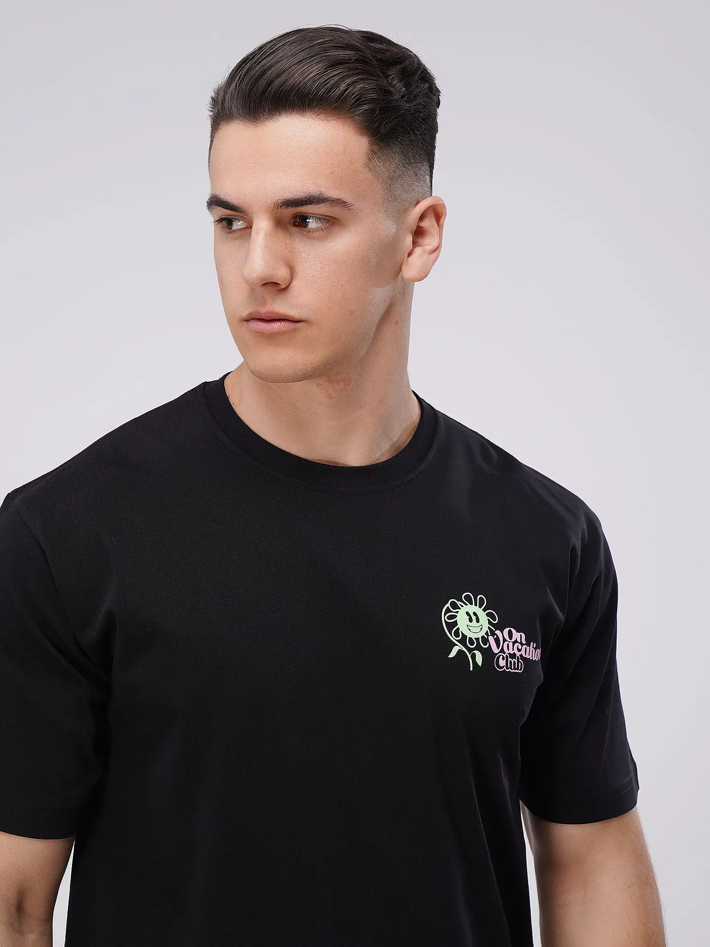 ON VACATION | T-Shirt | schwarz