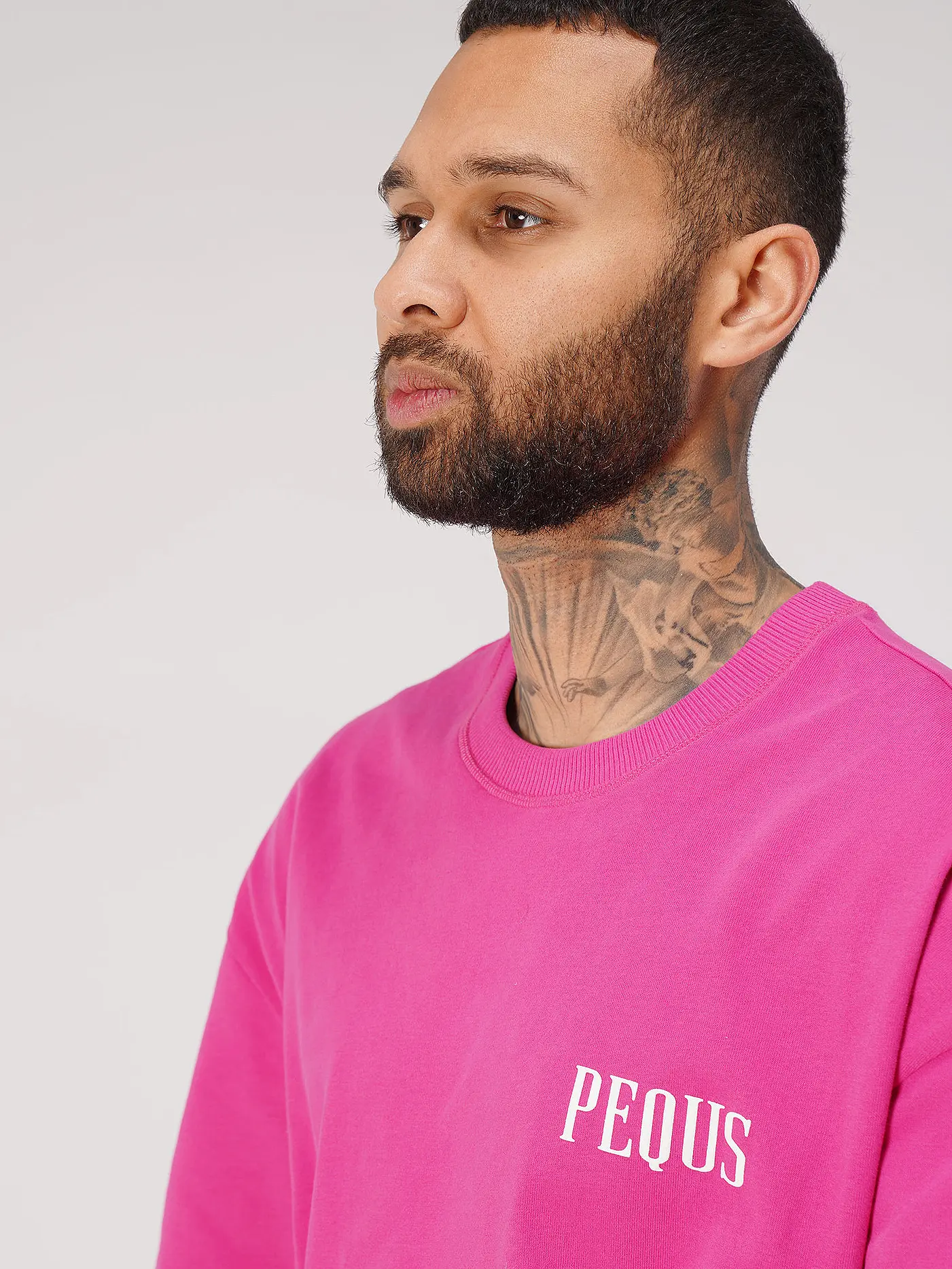 PEQUS | T-Shirt CHEST LOGO | pink