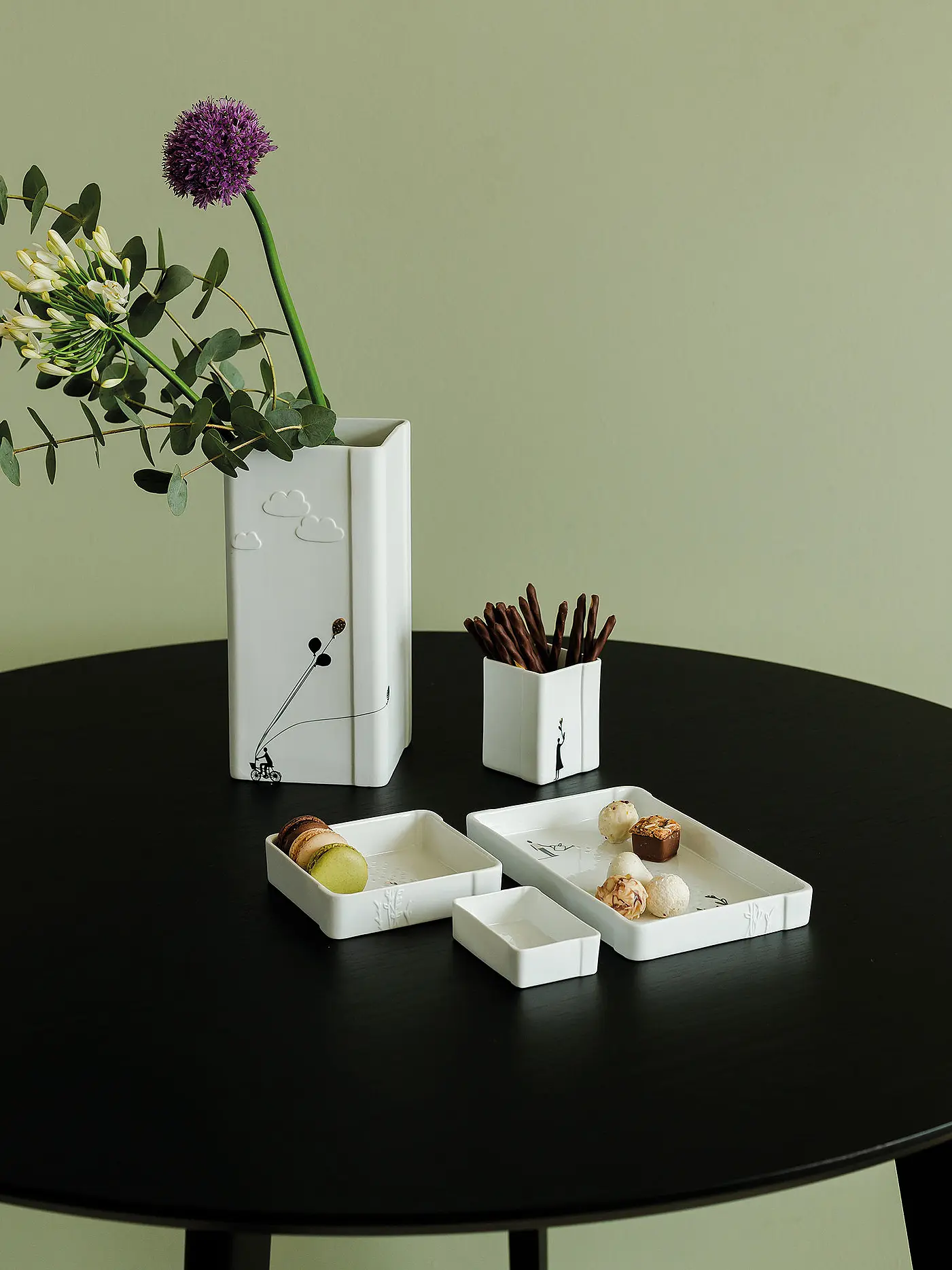 RAEDER | Vase BILDERGESCHICHTEN 12x12x25cm Regenwolken | weiss
