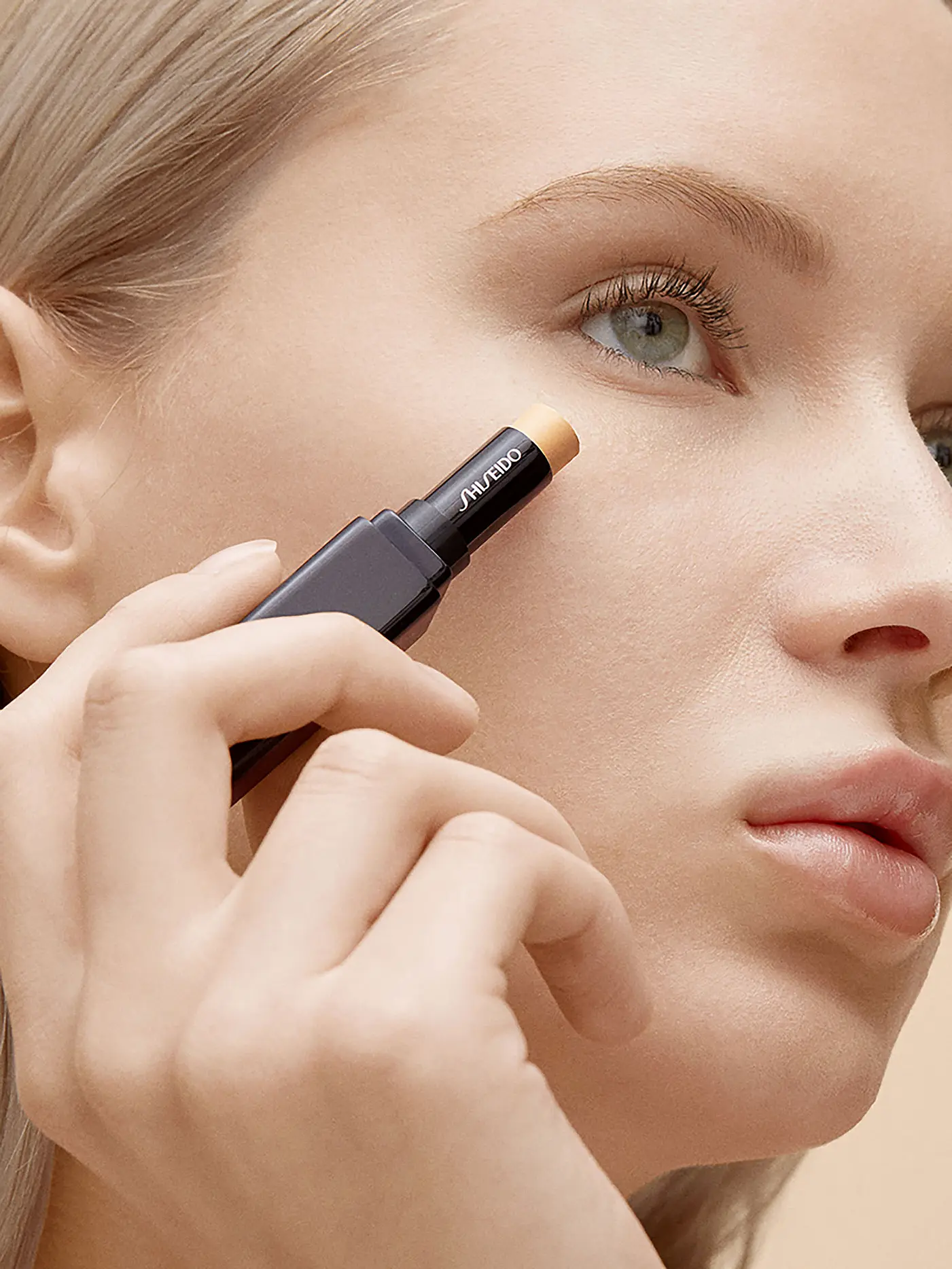 SHISEIDO | Synchro Skin Correcting GelStick Concealer (302 Medium) | beige