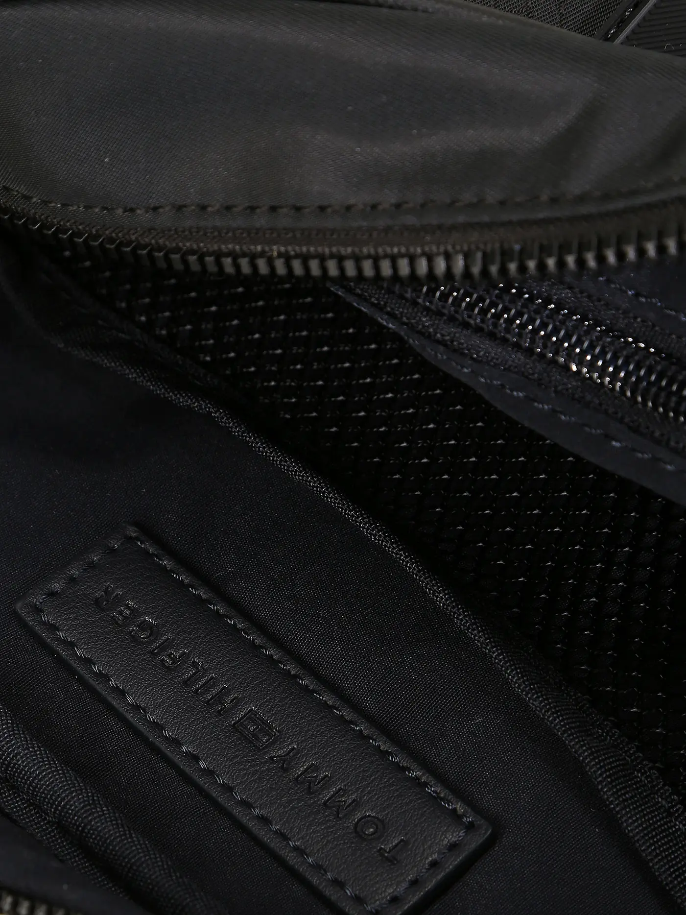 TOMMY HILFIGER | Tasche TH Signature | schwarz