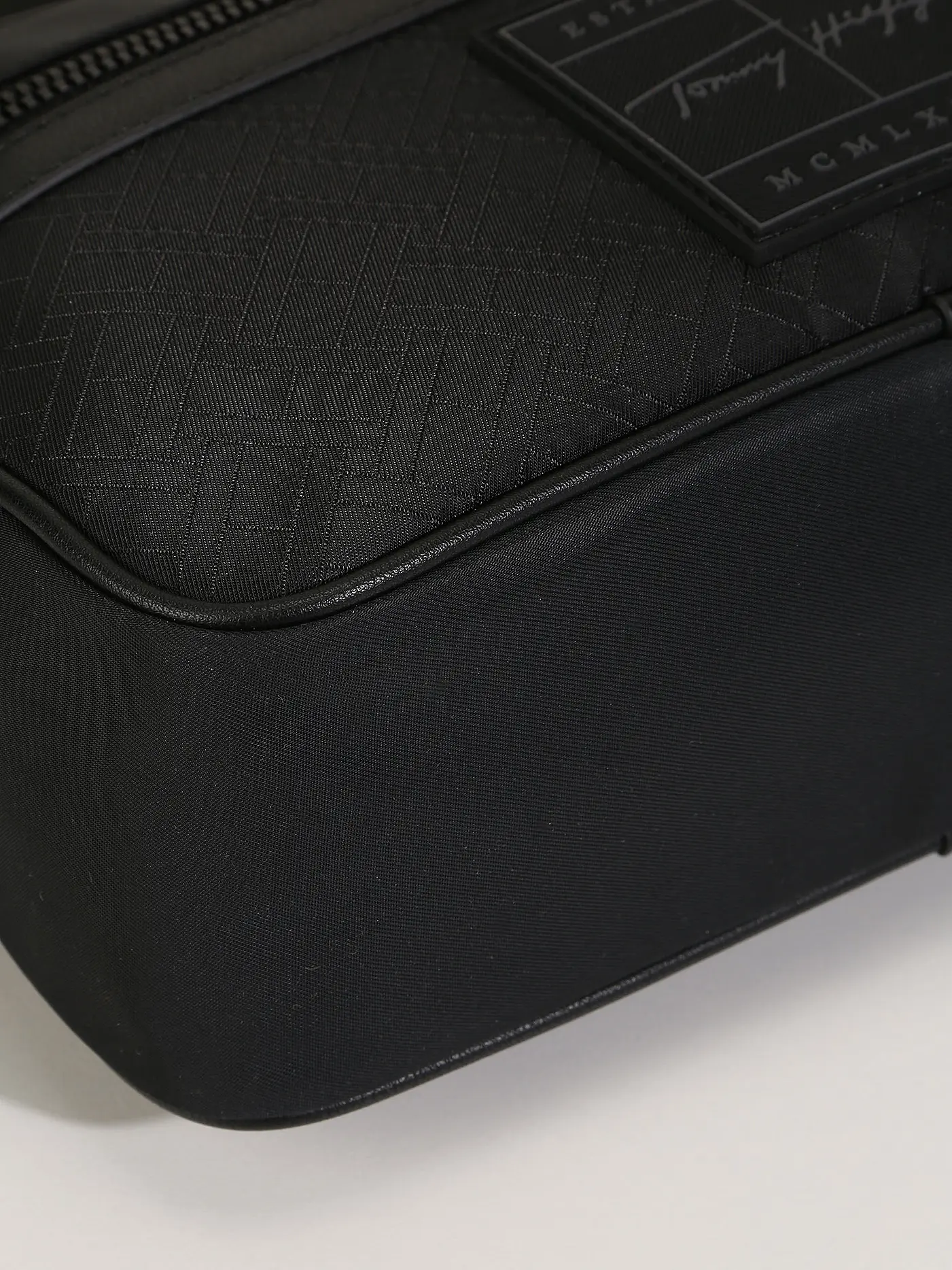 TOMMY HILFIGER | Tasche TH Signature | schwarz