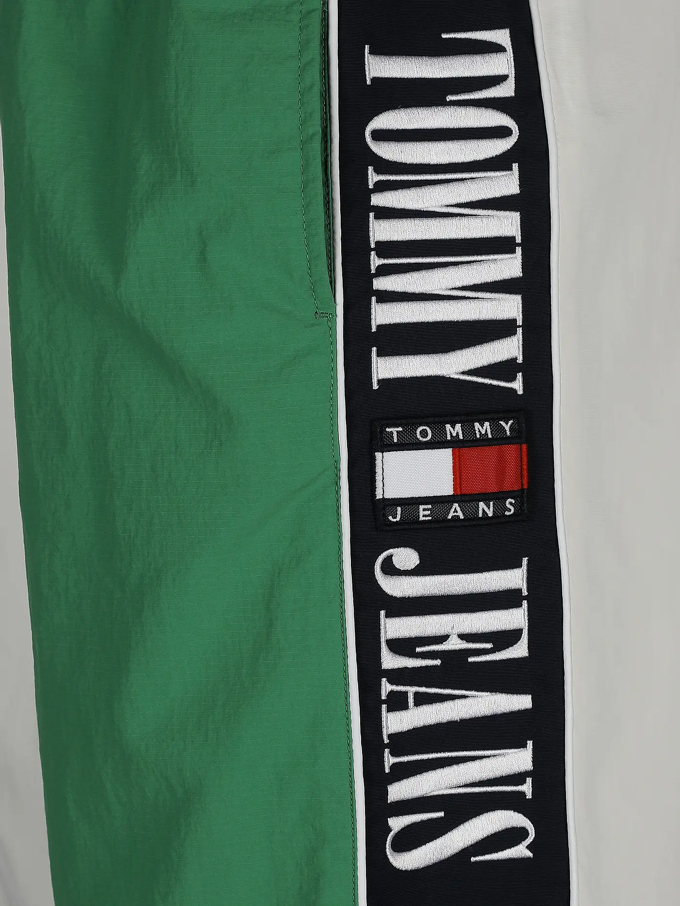 TOMMY JEANS | Badeshorts | grün
