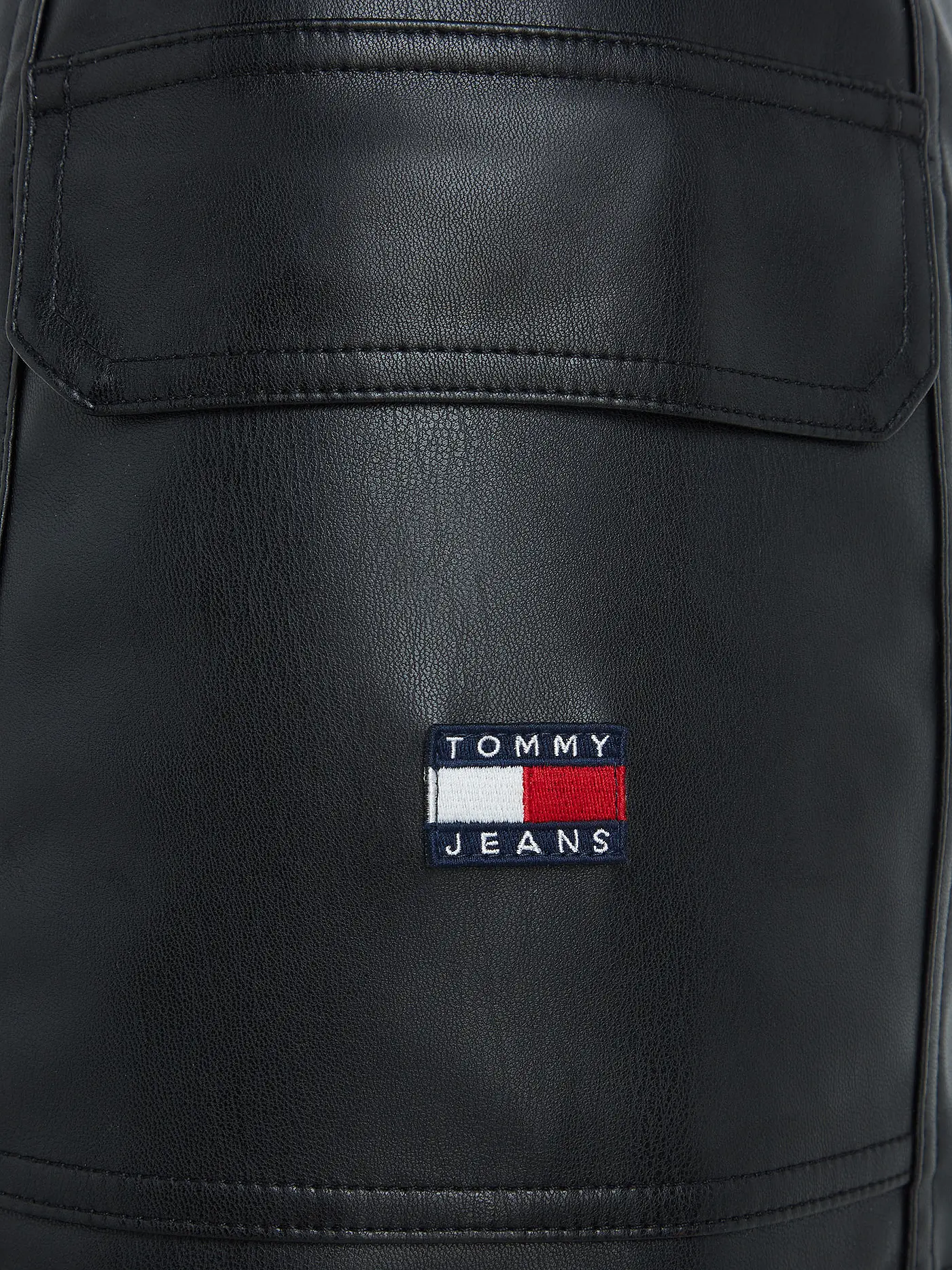 TOMMY JEANS | Minirock in Lederoptik | schwarz