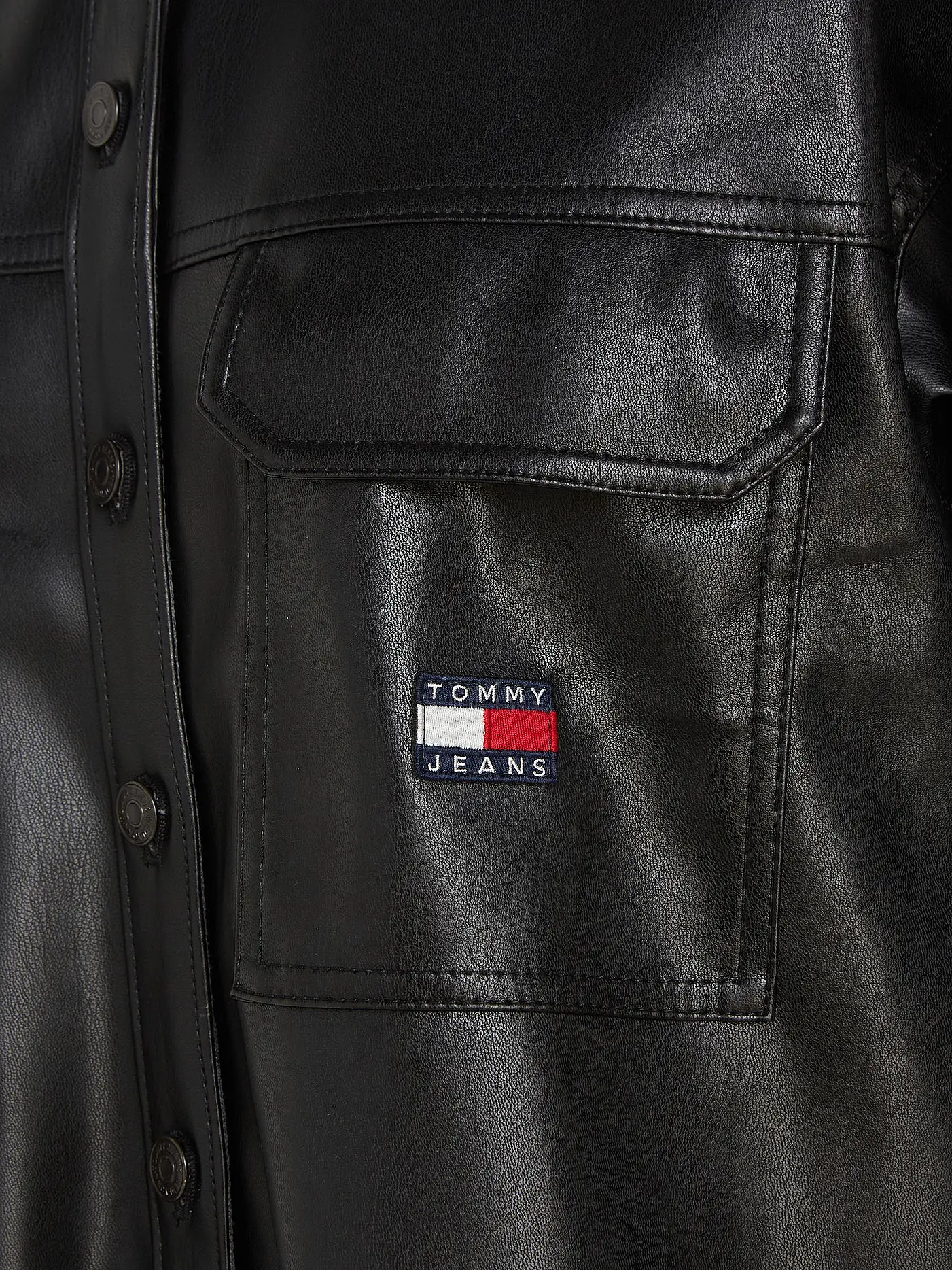 TOMMY JEANS | Overshirt in Lederoptik | schwarz