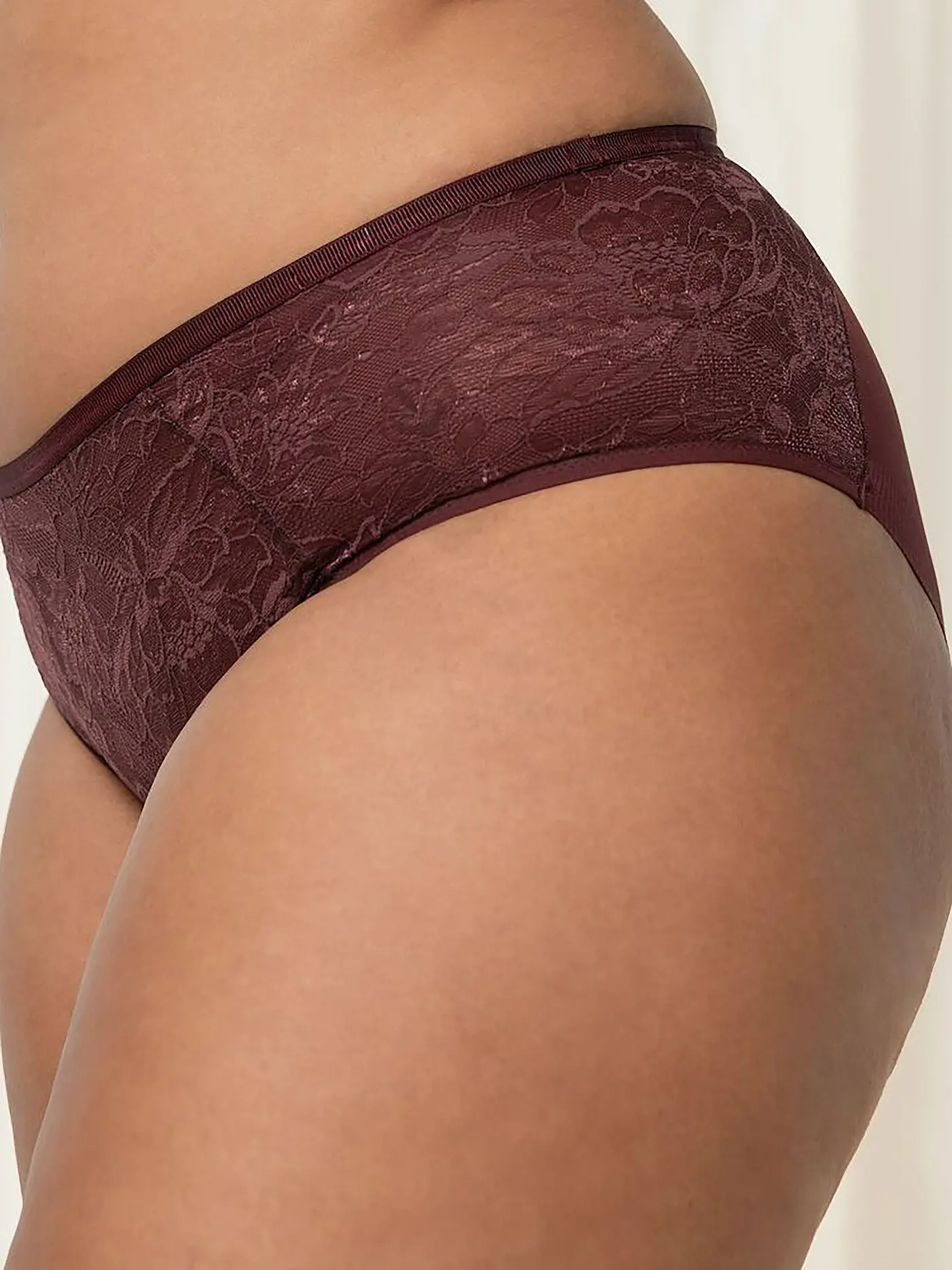 TRIUMPH | Tai-Slip "Body Make-Up Essentials" (Nude Beige) | beige