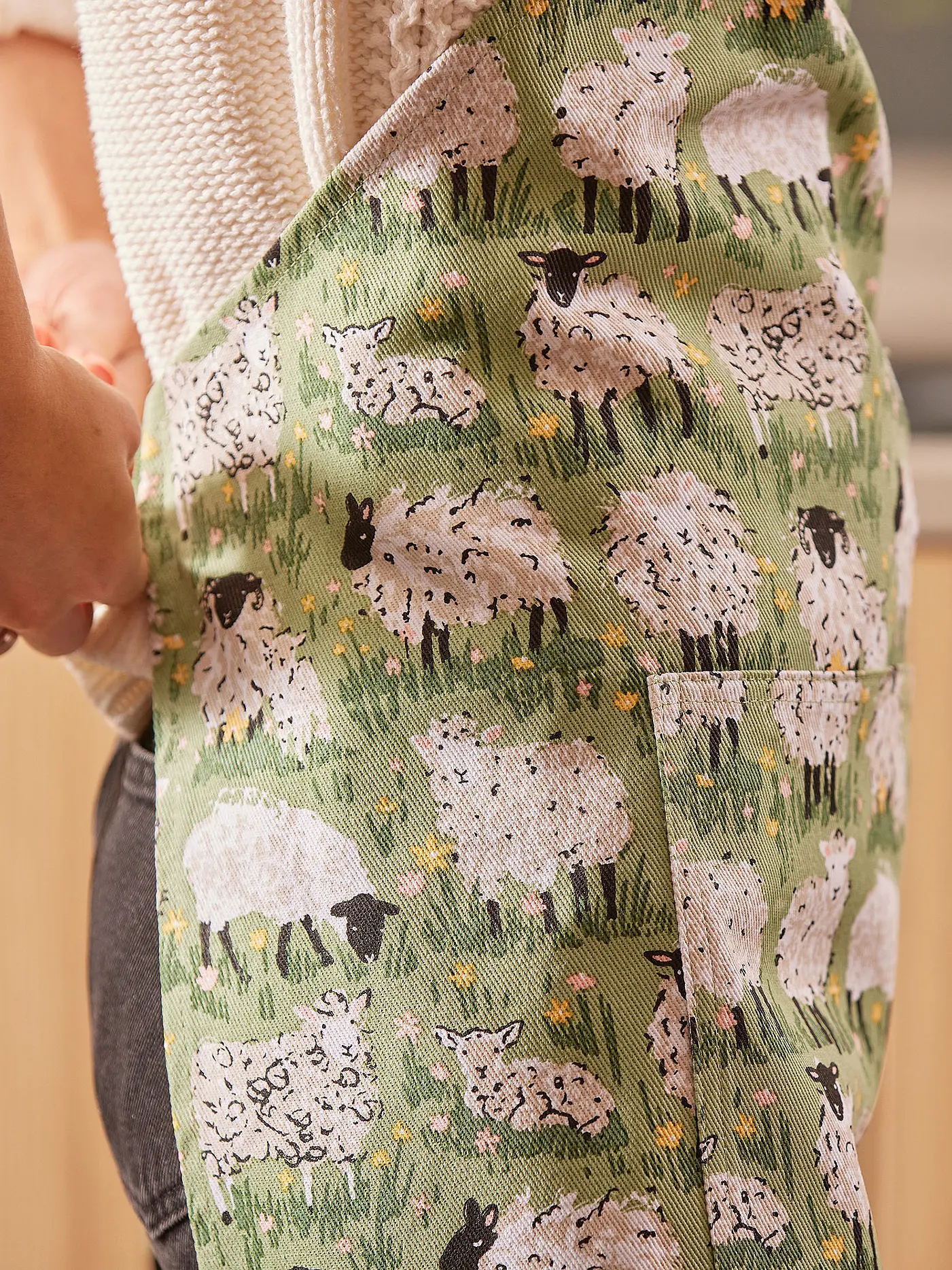 ULSTER WEAVERS | Schürze Cotton Wooly Sheep | hellgrün