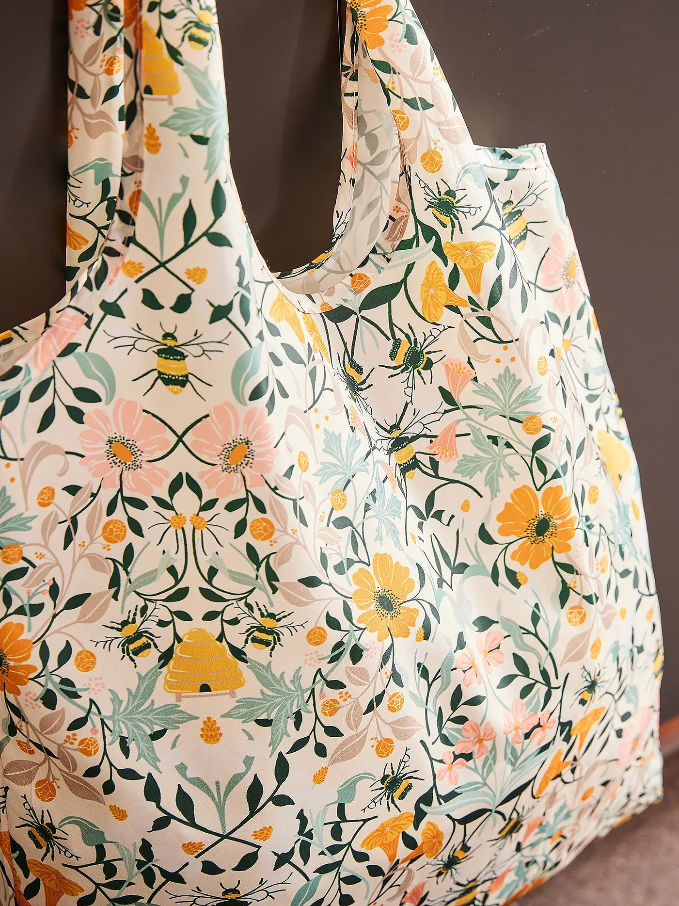 ULSTER WEAVERS | Tasche - Roll-up Bag Bee Bloom | bunt